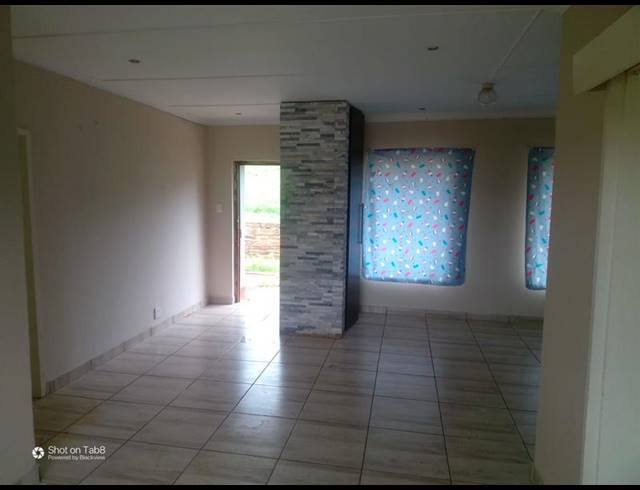 3 BEDROOM HOUSE FOR SALE IN BISLEY